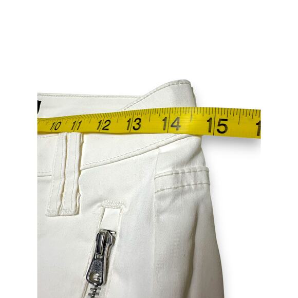 BEBE Optic White Skinny Jeans With zipper Details Size 29 - Picture 3 of 15